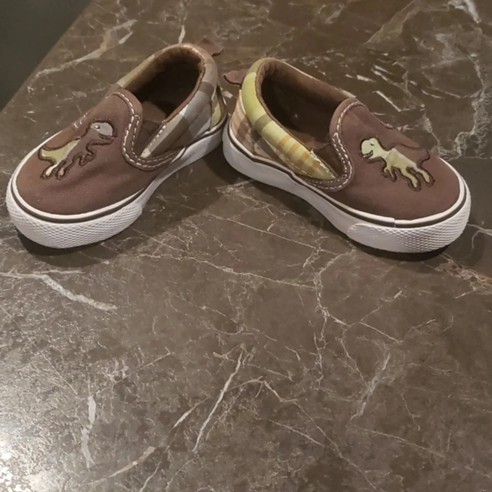 Baby Dino loafers size‎ 4